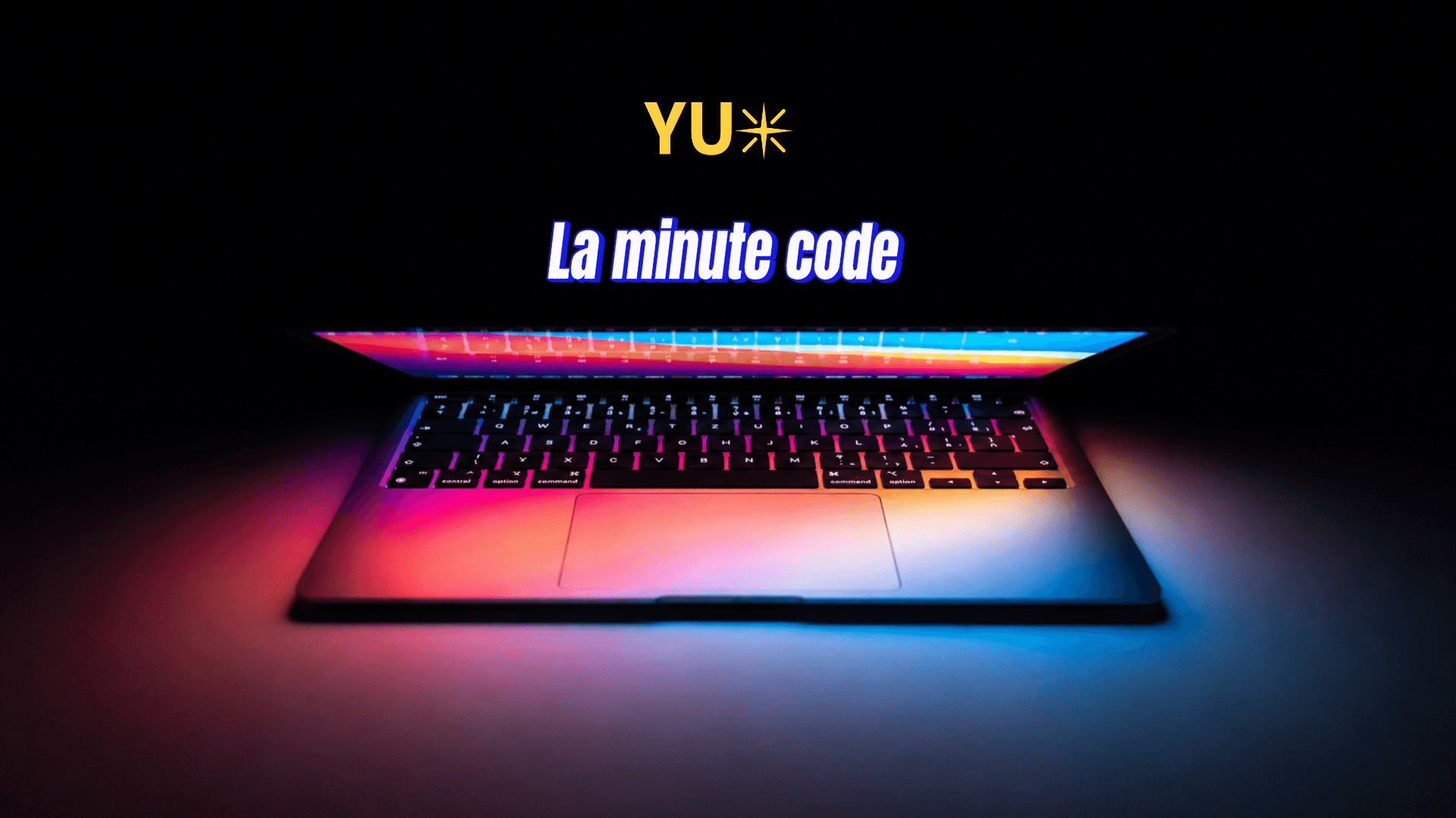 Illustration générique : fenêtre de code sur fond bleu nuit, marque YUXDEV